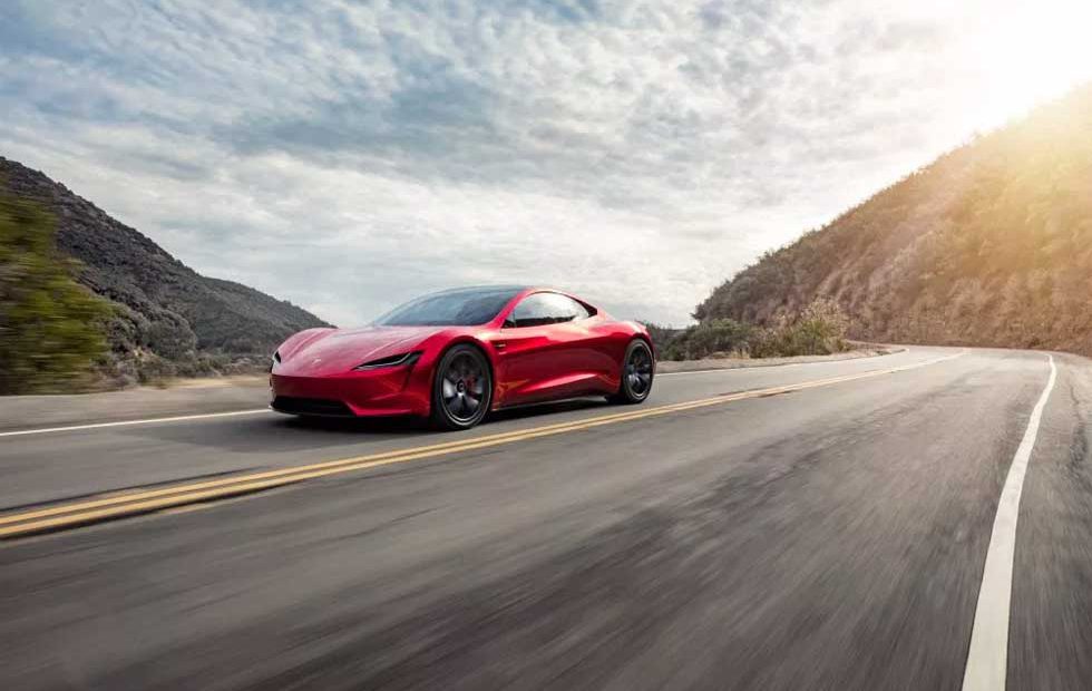 Tesla, Roadster’in yeni fotoğraflarını paylaştı