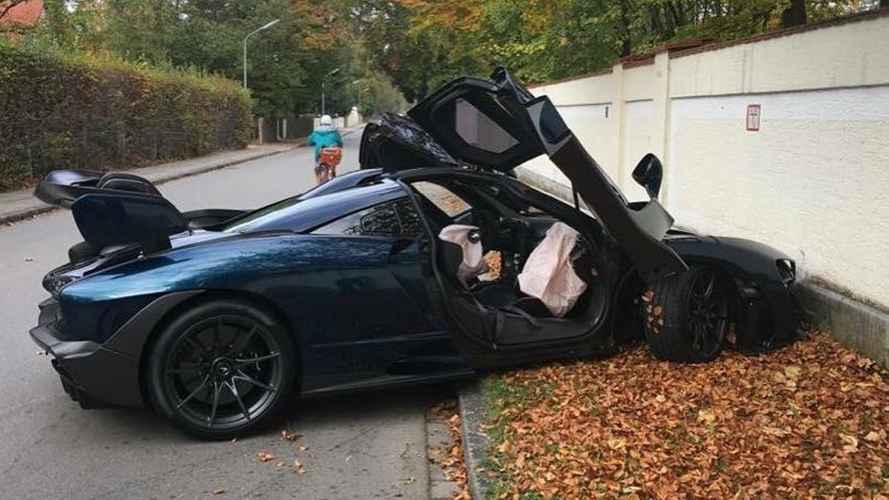 1 milyon dolarlık McLaren duvara feci şekilde tosladı!