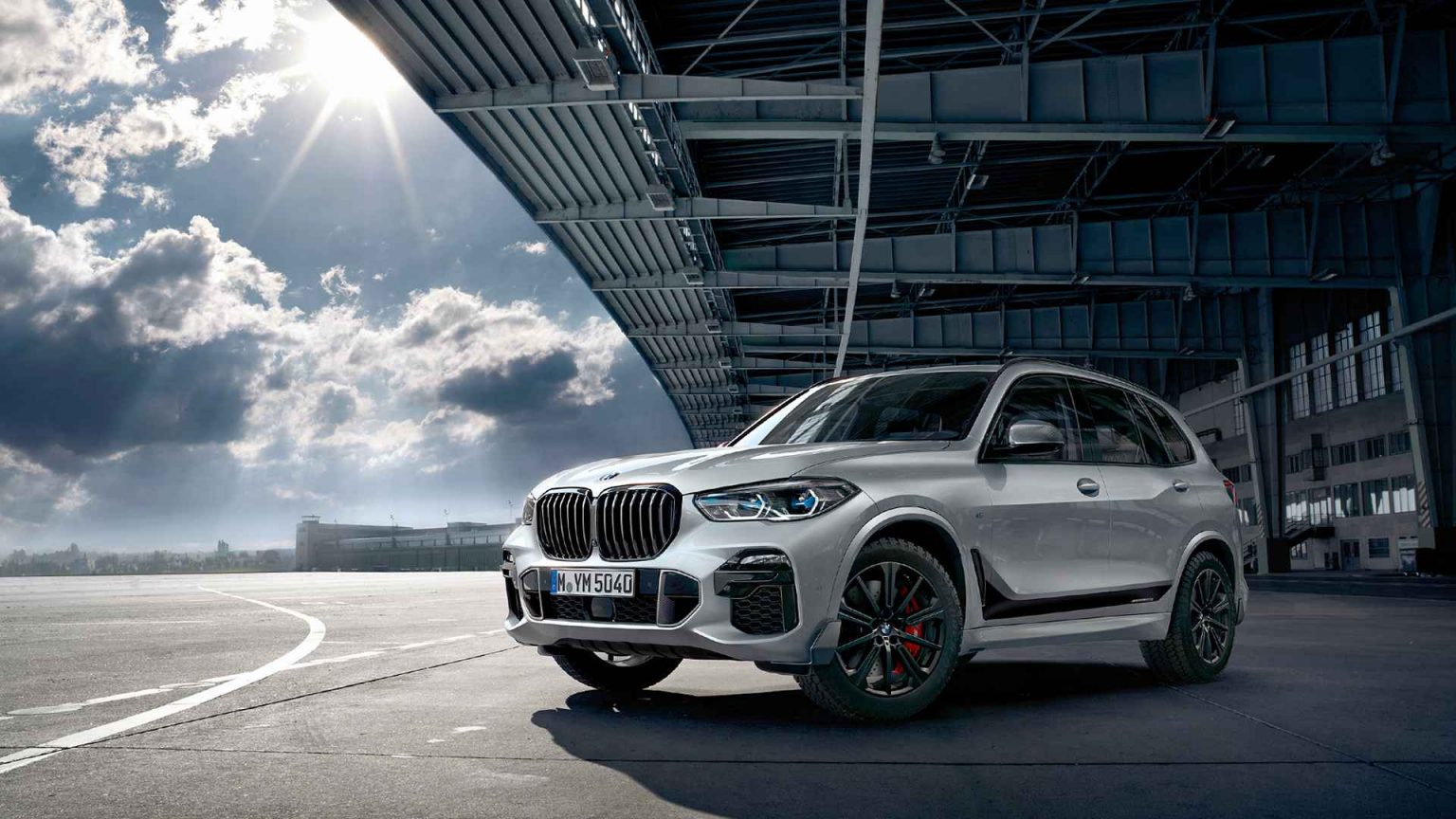 BMW X5, M Performance parçalarıyla modifiye edildi