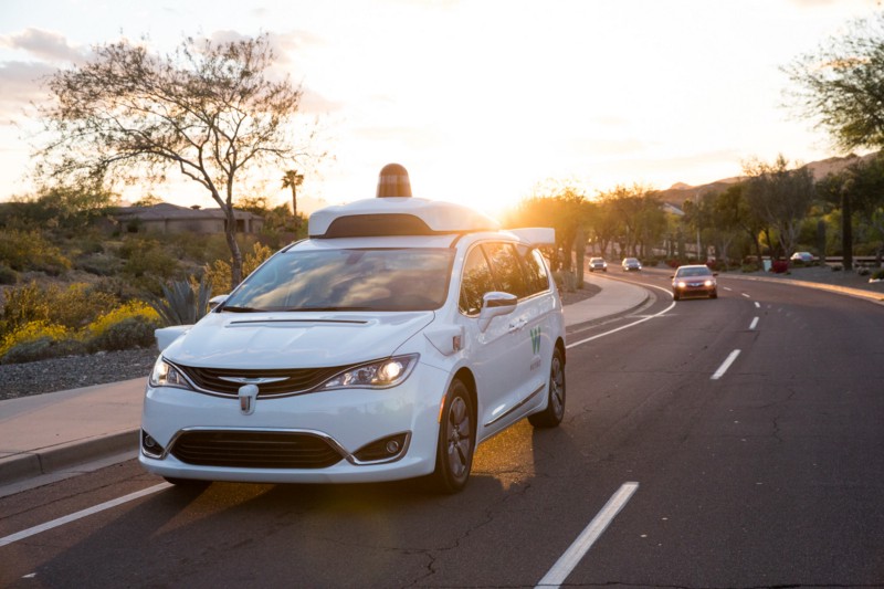 Kaliforniya, sürücüsüz Waymo otomobillerine yeşil ışık yaktı