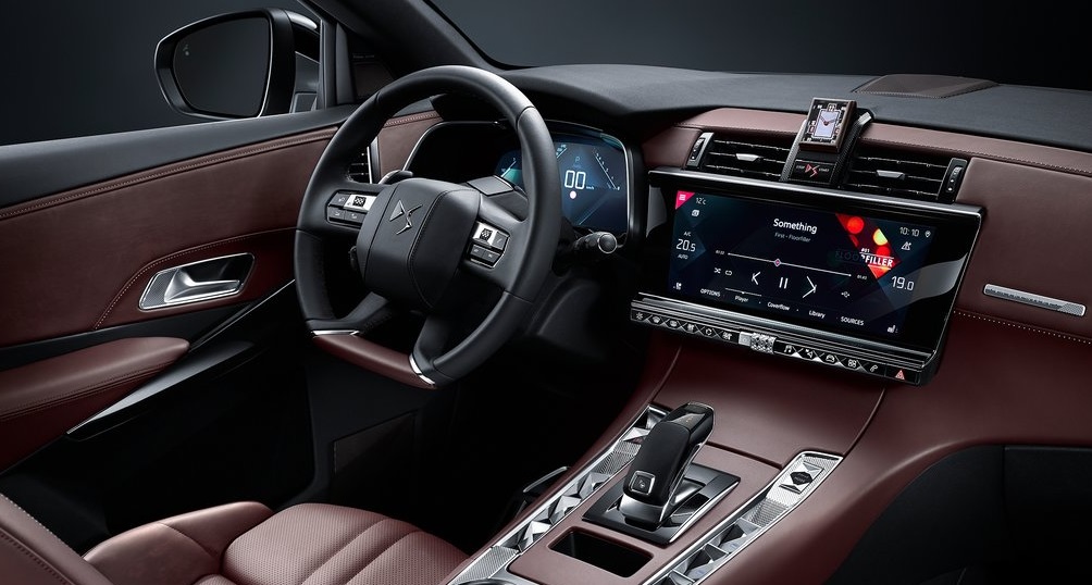 DS 7 Crossback 1.6 PureTech 225 Opera ön konsol