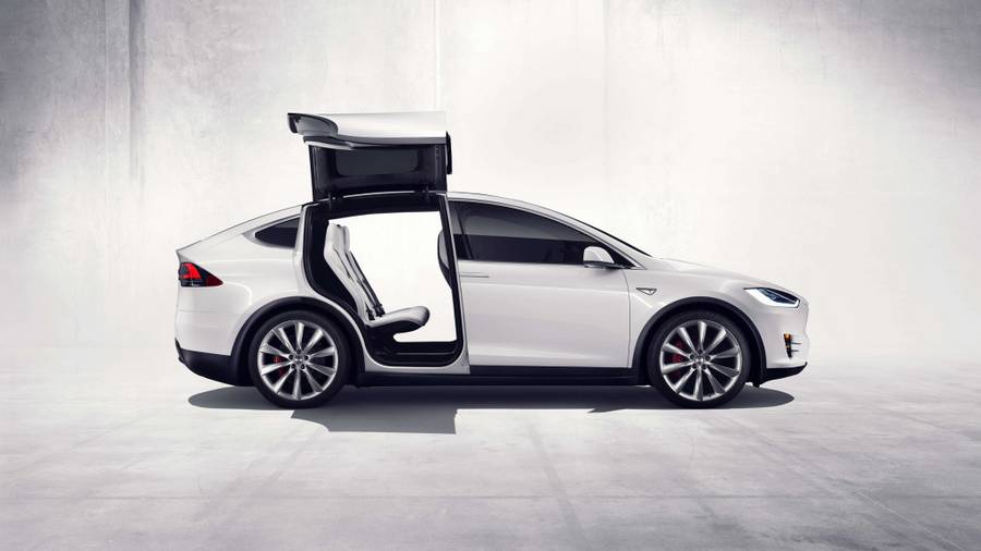 Tesla, Model S ve X’in iç donanım seçeneklerini kısıtlıyor