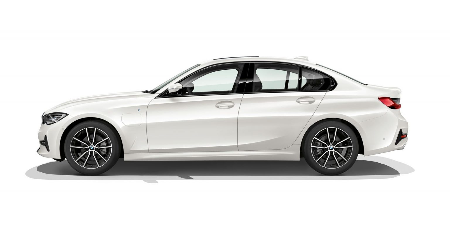 Yeni BMW 330e iPerformance 2019’da geliyor!