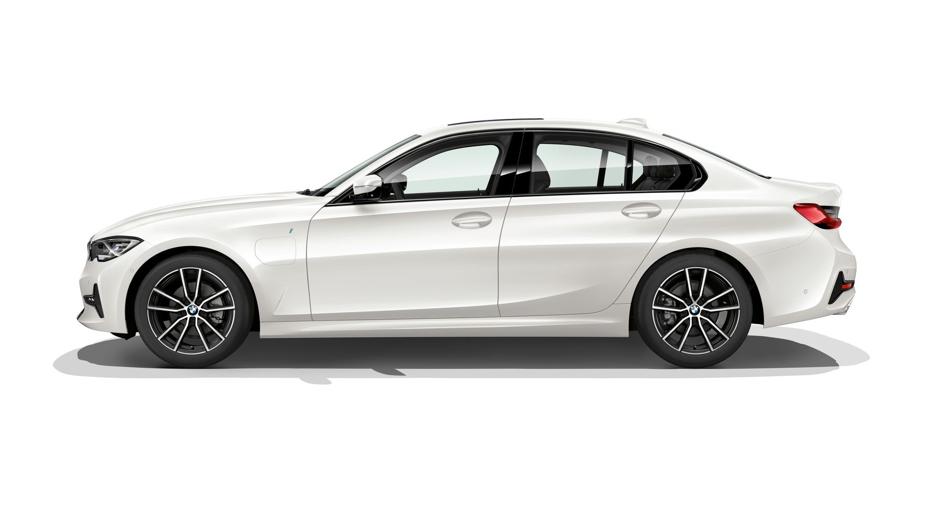 Yeni BMW 330e iPerformance 2019’da geliyor!
