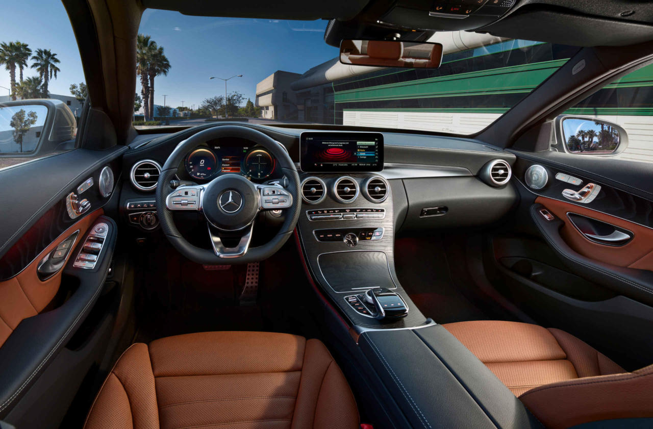 Mercedes-C-200-4MATIC-Exclusive-ön-konsol