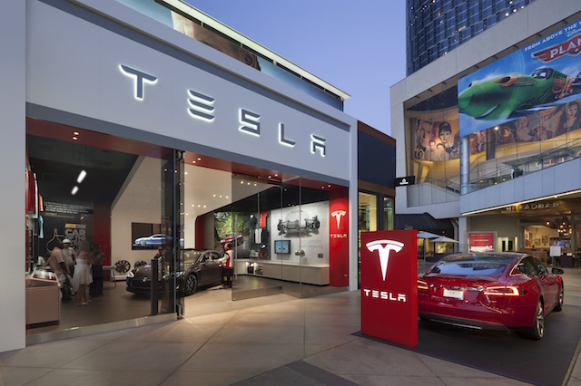 Tesla modellerine otomatik park etme özelliği geliyor