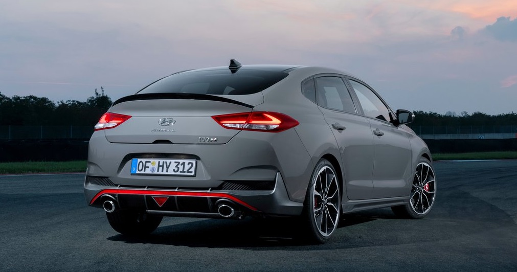 Hyundai i30 Fastback N arka görünümü