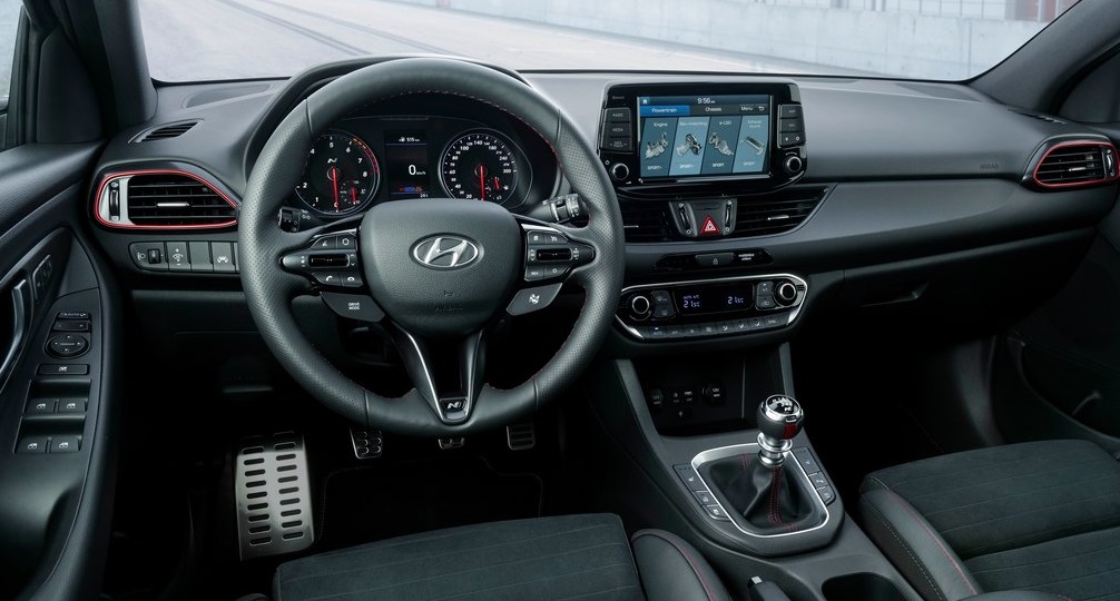 Hyundai i30 Fastback N ön konsolu