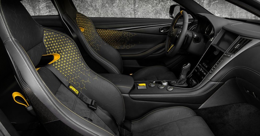 Infiniti Q60 Project Black S ön konsolu