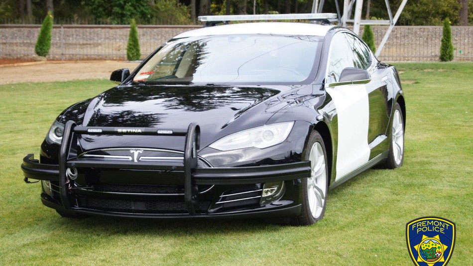 Tesla fabrikasının bulunduğu Fremont’ta polis Model S’lerle devriye atıyor