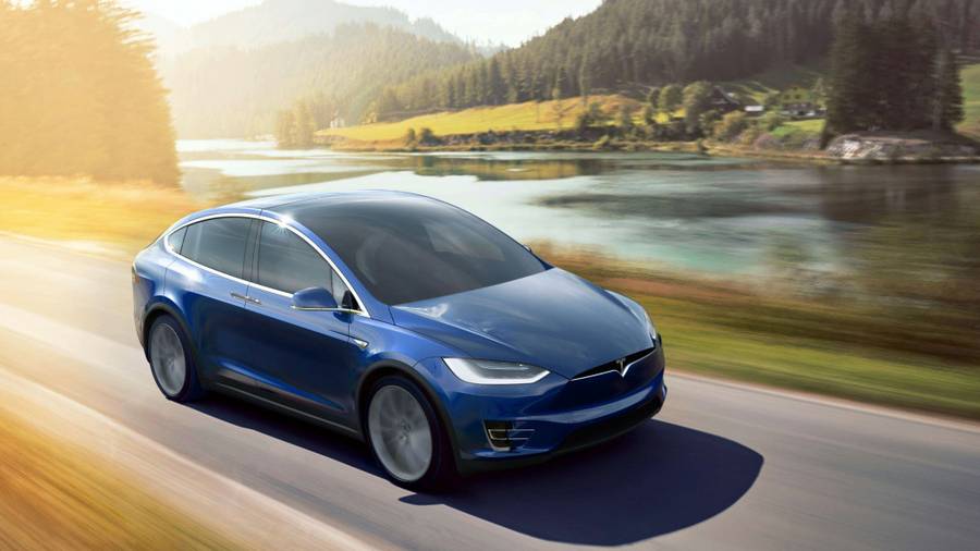 Tesla’lar tıpkı evcil hayvan gibi sahiplerini takip edebilecek