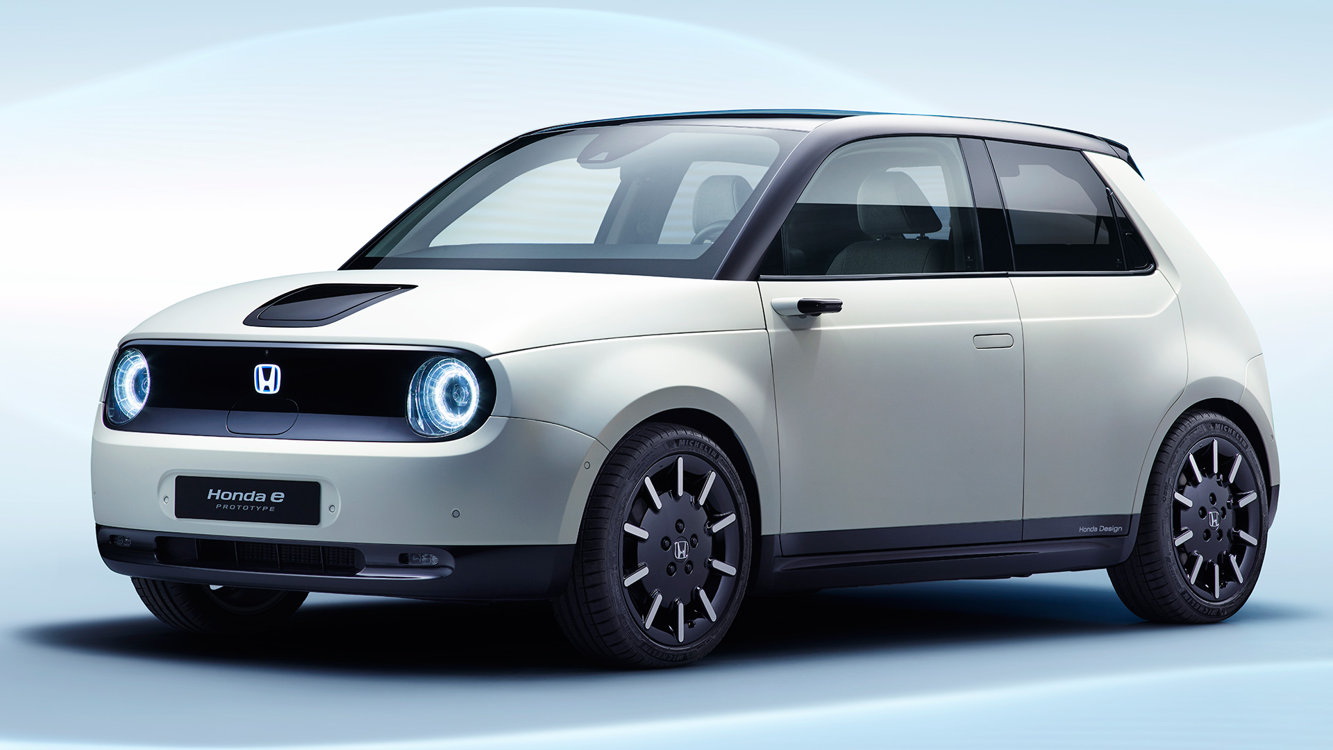 Elektrikli Honda E prototipi 200 kilometre menzile sahip olacak