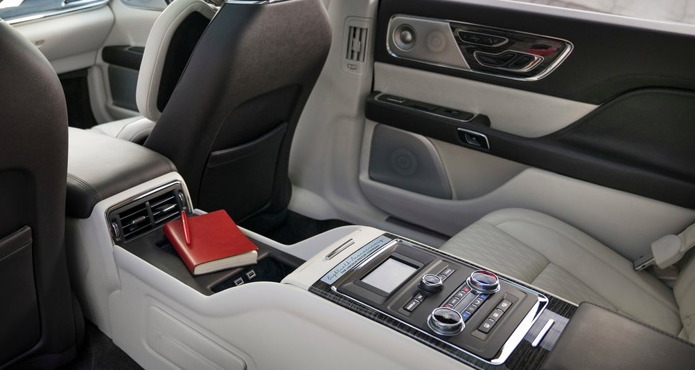 Lincoln Continental Coach Door Edition iç görünümü