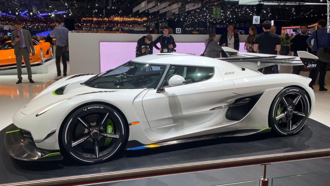 3 milyon dolarlık bu araba 482 km/s hıza çıkabiliyor!