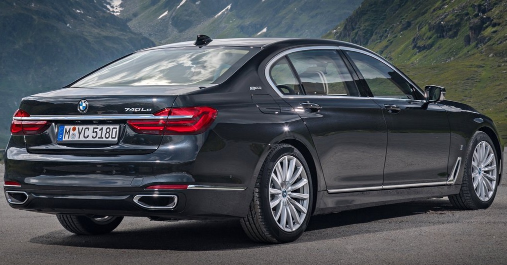BMW 740Le arka görünümü