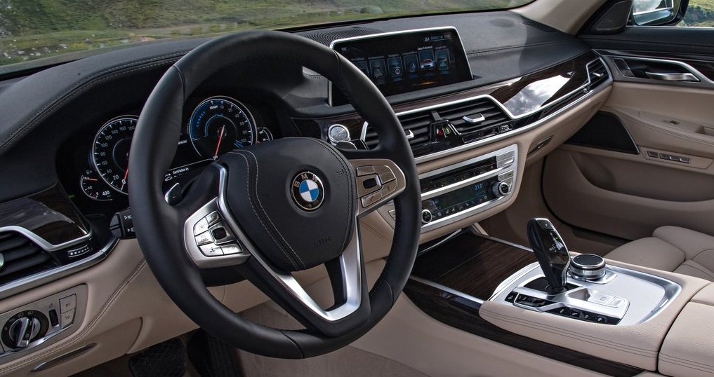 BMW 740Le xDrive ön konsolu