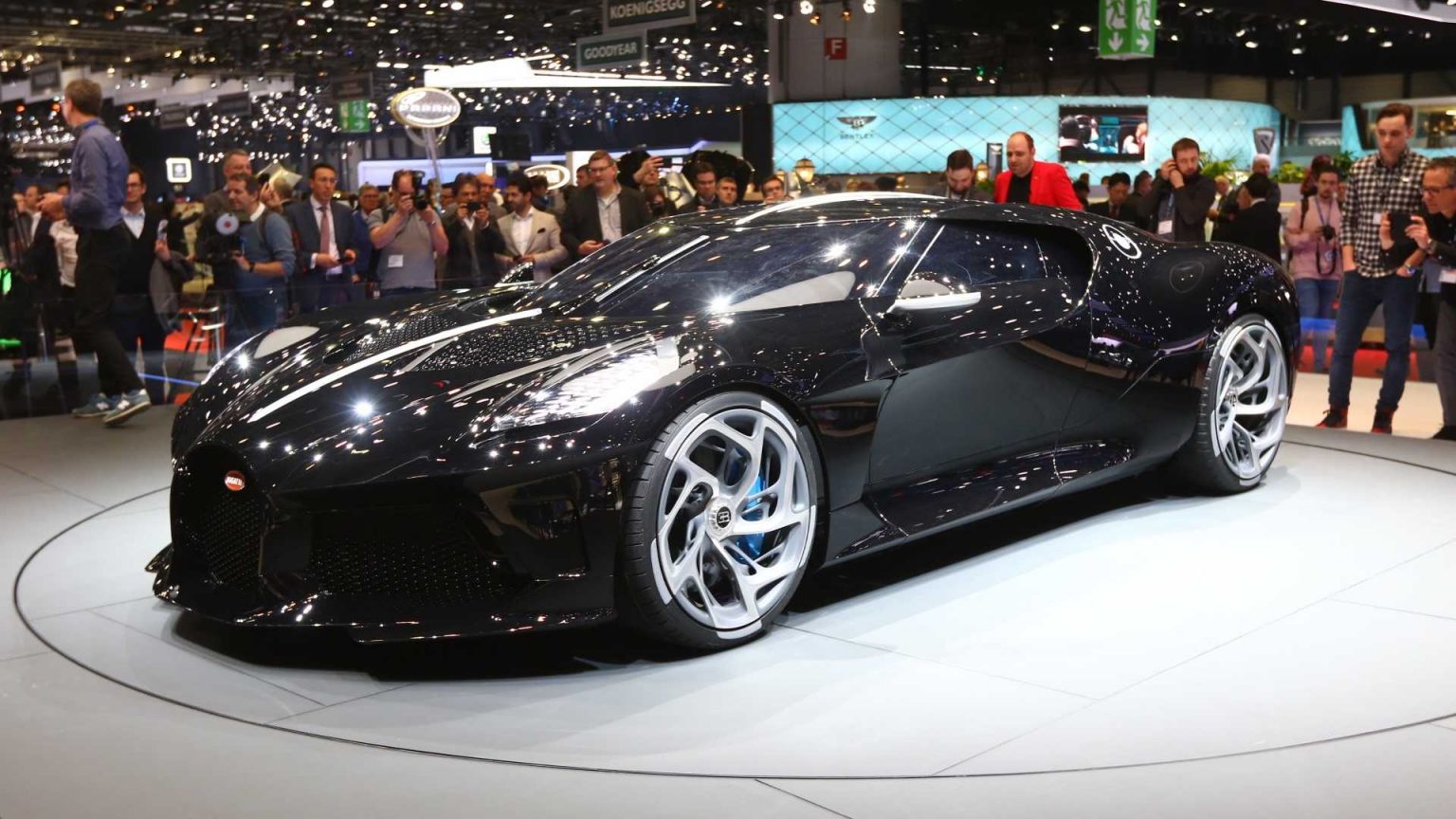 Dünyanın en pahalı otomobili Bugatti La Voiture Noire ile tanışın