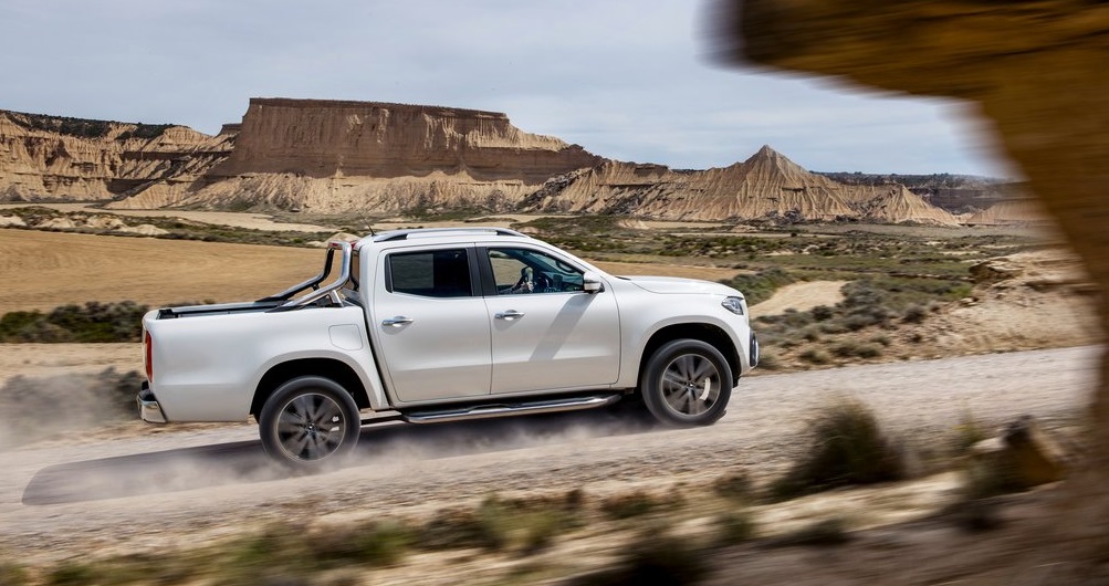 Mercedes X Class yan görünümü foto