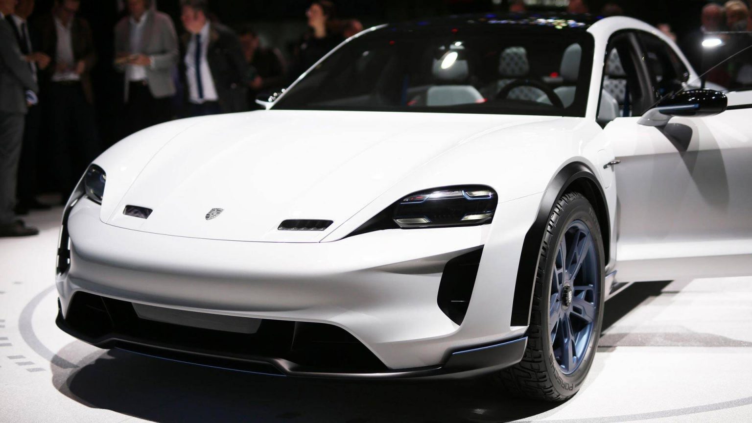 Porsche Taycan Cross Turismo için 2020’ye tarih verildi