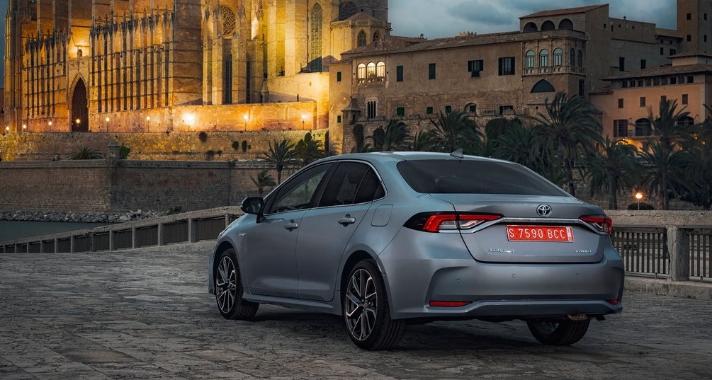 Toyota Corolla Sedan arka görünümü