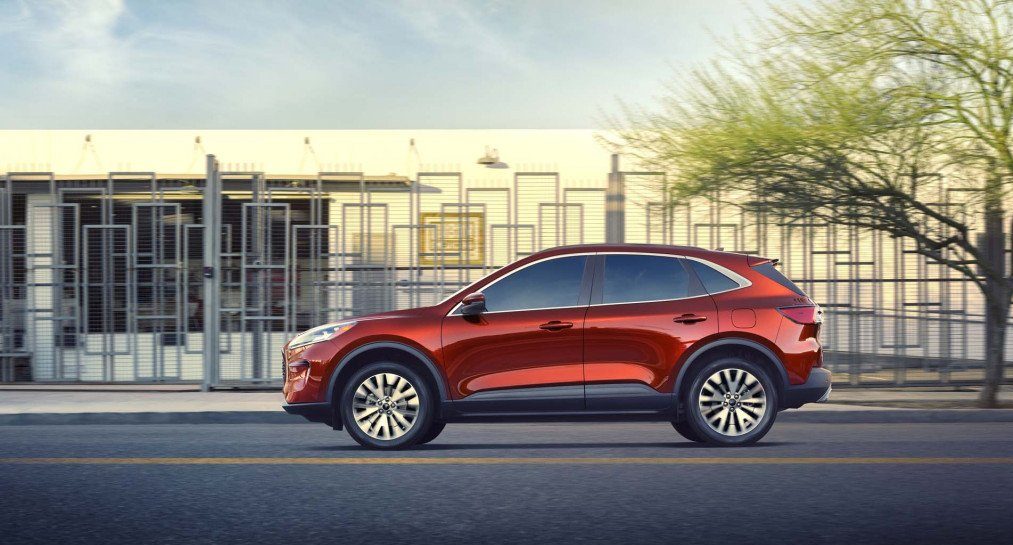 2020 Ford Escape hibrid ve elektrikli seçenekleriyle geliyor