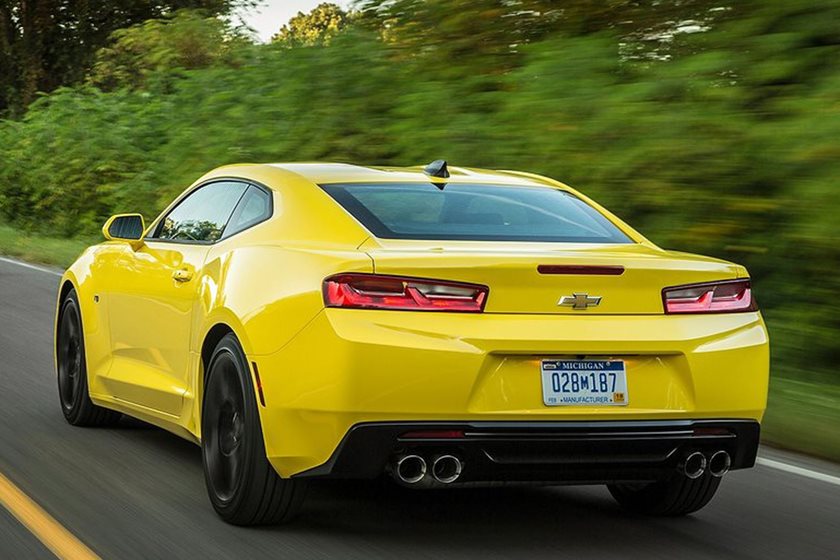 Camaro V8 arka görünüm detayları