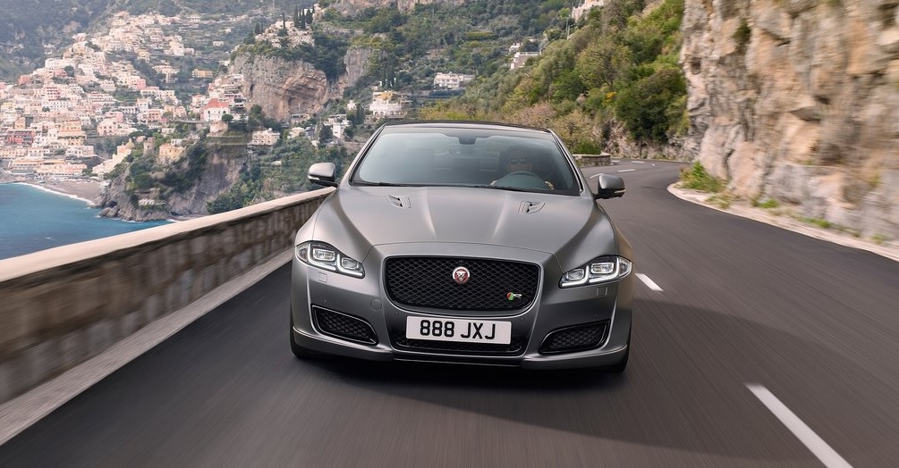 Jaguar XJR575 Gerçek Bir Güç Patlaması! Jaguar XJR575 ön görünüm