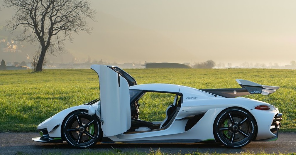 Koenigsegg Jesko yan görünümü