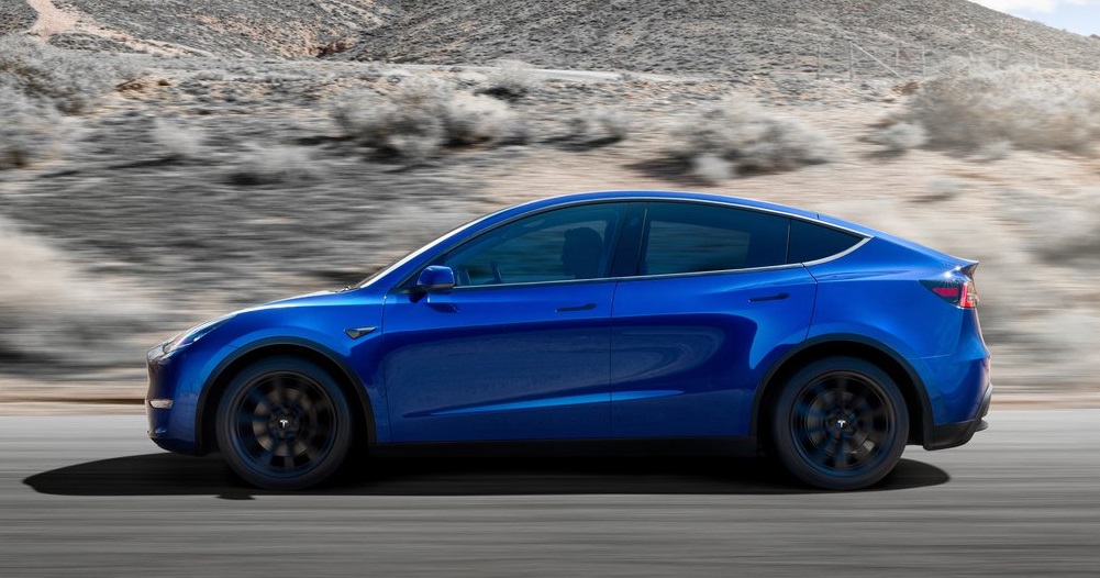 Tesla Model Y yan görünümü