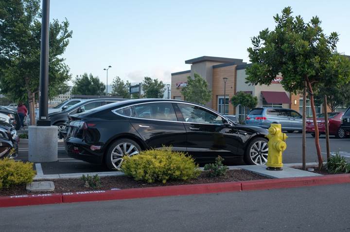 Tesla’nın Enhanced Summon güncellemesi ABD’li müşteriler için başlıyor