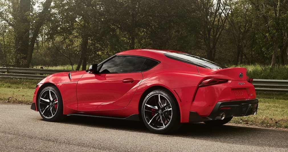 Toyota Supra arka görünümü