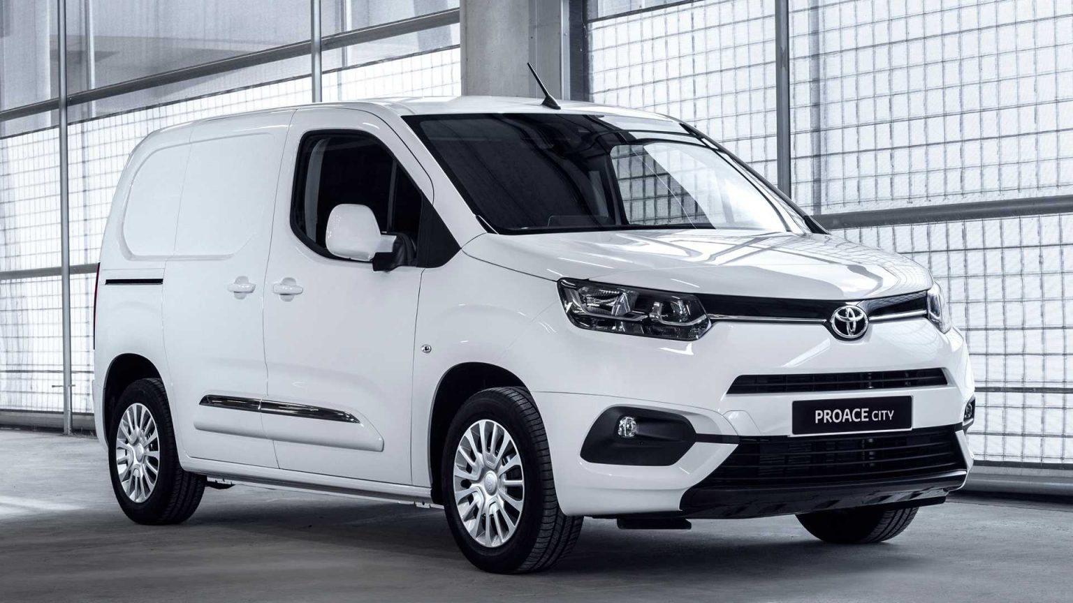 Toyota’nın yeni ticarisi karşınızda: Proace City
