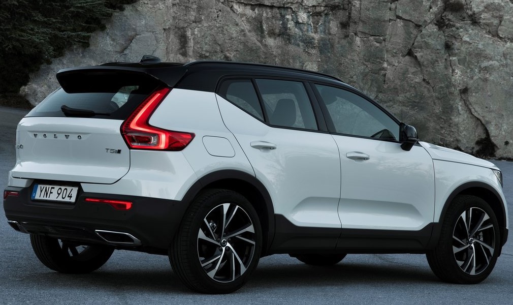 Volvo XC40 arka görünüm özellikleri