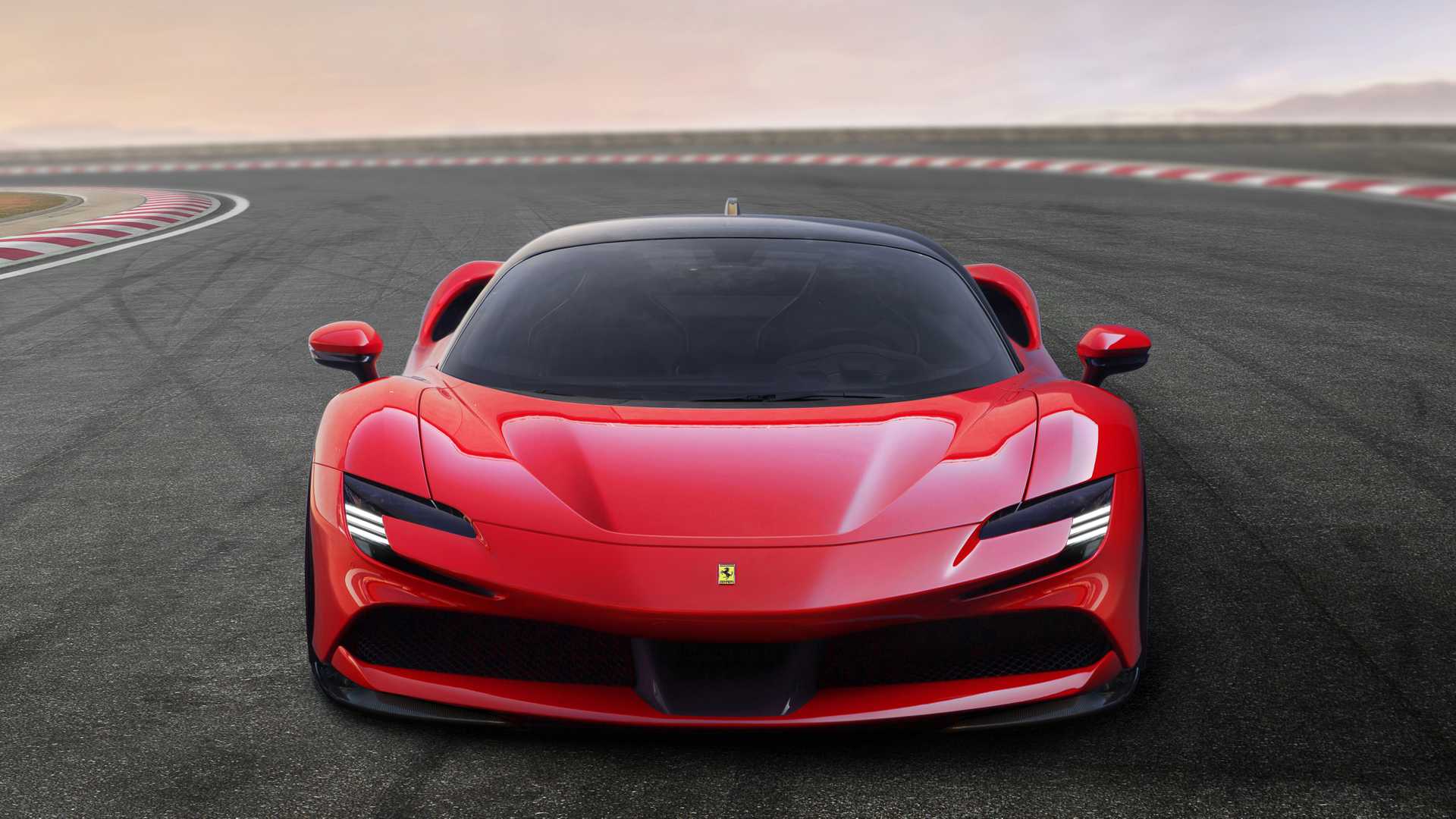Ferrari’nin ilk plug-in hibrid modeli SF90 Stradale tanıtıldı