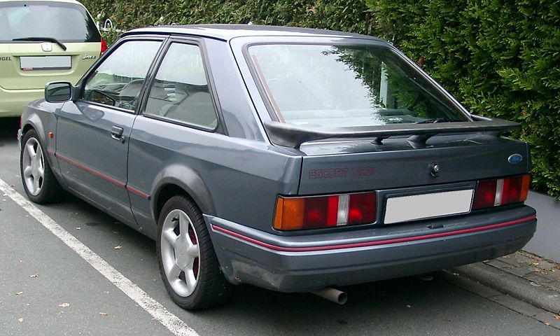 Ford Escort XR3i arka görünümü