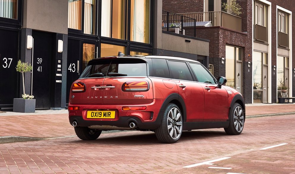 Mini Clubman arka görünümü