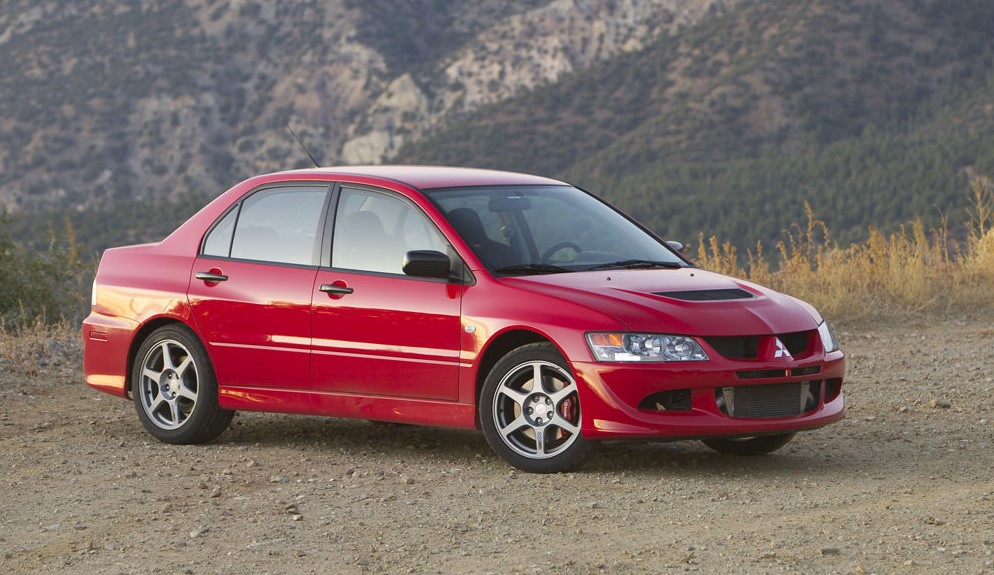 Mitsubishi Lancer’ın Motor Teknolojisi Eski mi? Mitsubishi Lancer bakış