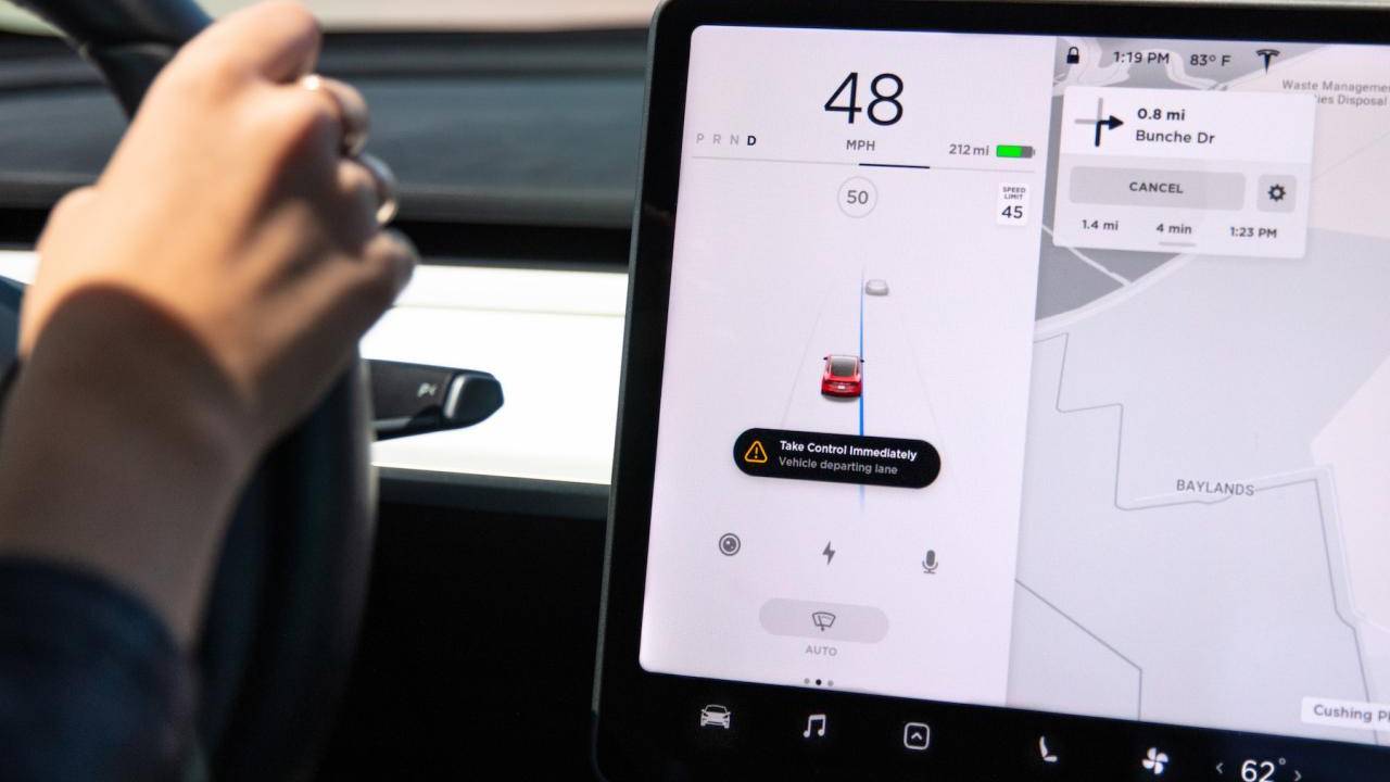 Tesla modelleri için yeni güvenlik önlemlerini içeren güncelleme çıktı