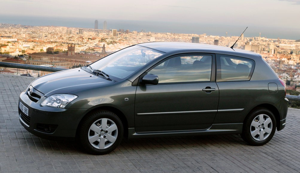 Toyota Corolla yan görünüm