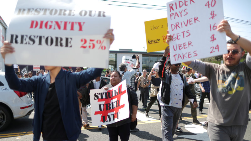 Uber sürücüleri Londra ve New York’ta greve gitti