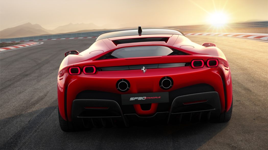 Ferrari SF90 Stradale’nin kabin içini gösteren fotoğraflar paylaşıldı