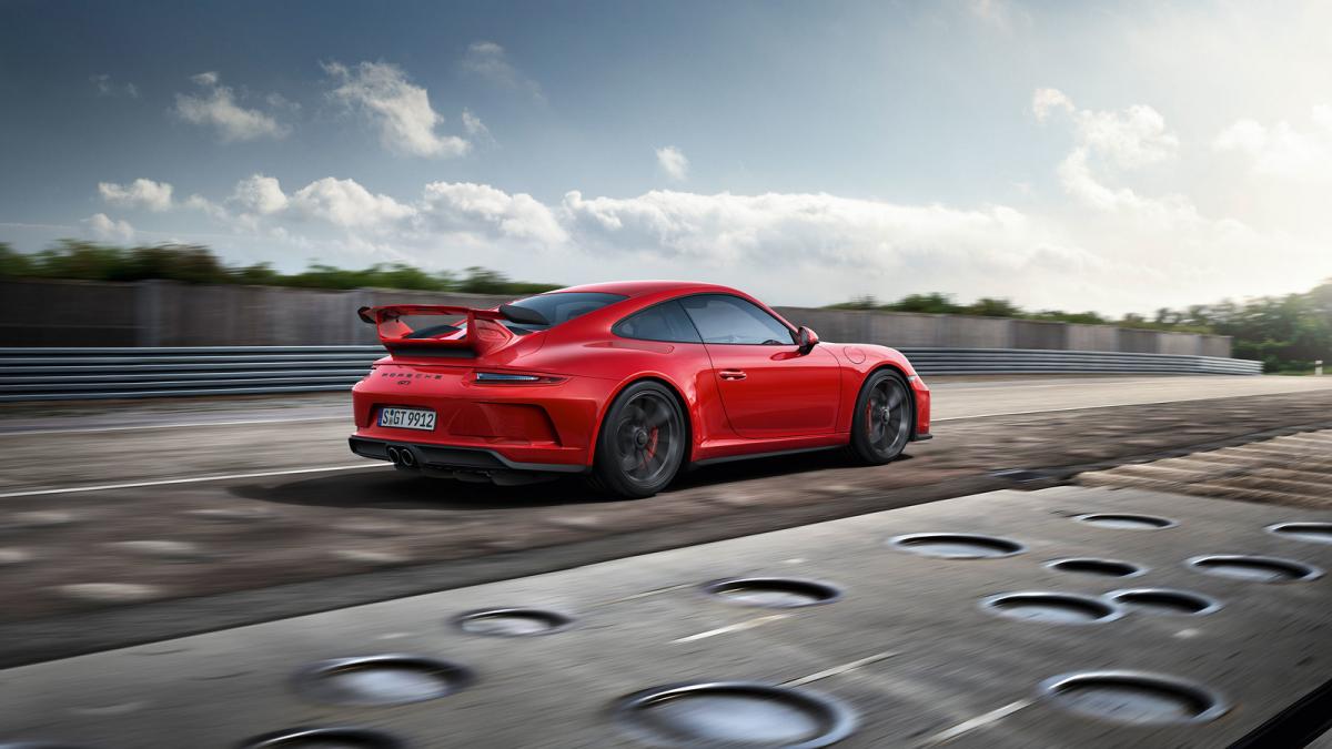 Ferrari ve Porsche elektrikliye geçerek Tesla’yla rekabet edecek