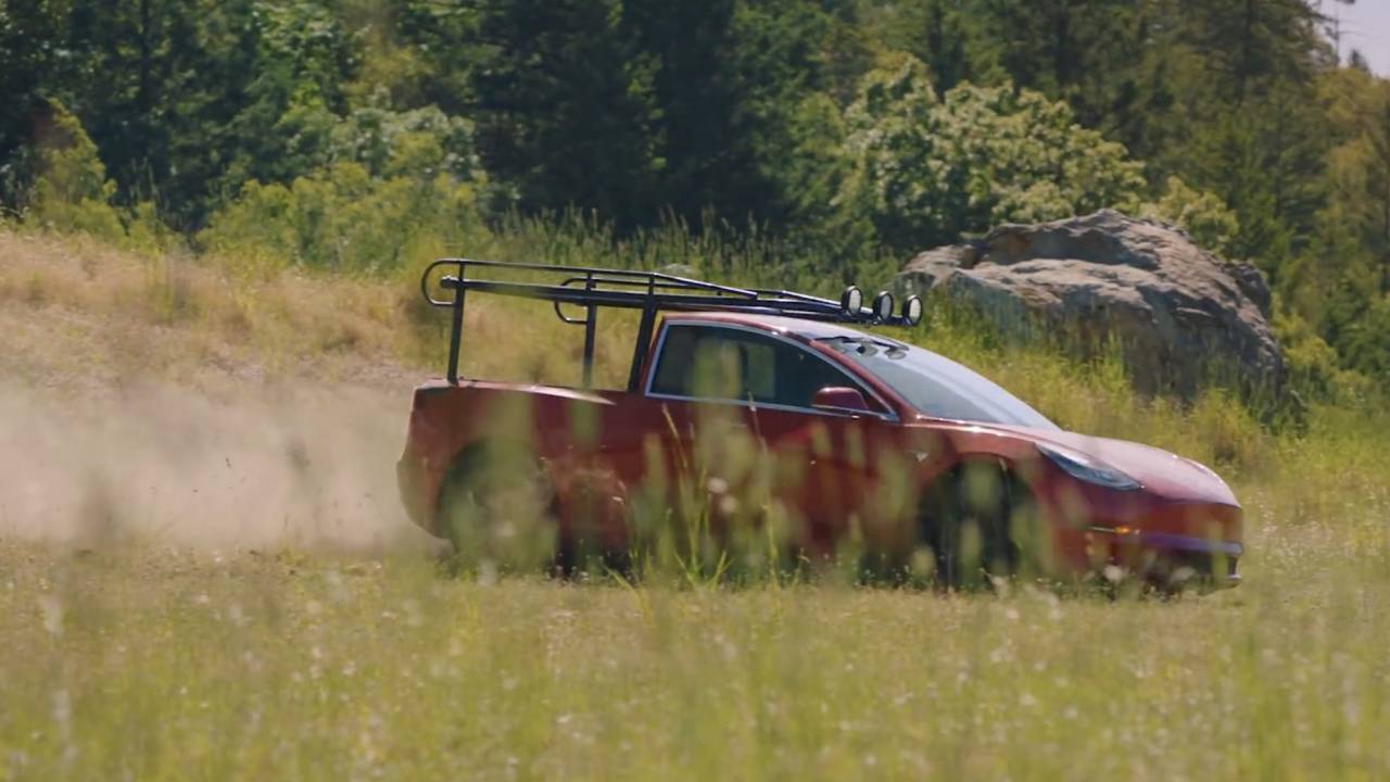 Tesla Model 3’ü kamyonete dönüştürdü!