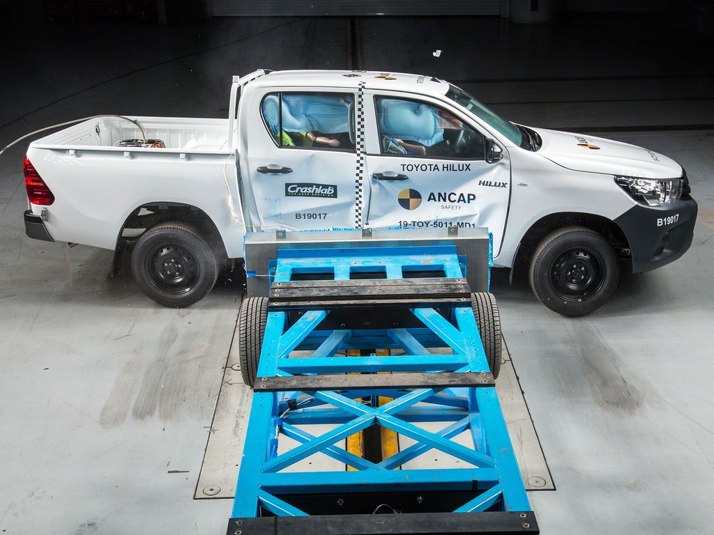 Güvenlik donanımı güncellenen Hilux çarpışma testinden 5 yıldız aldı
