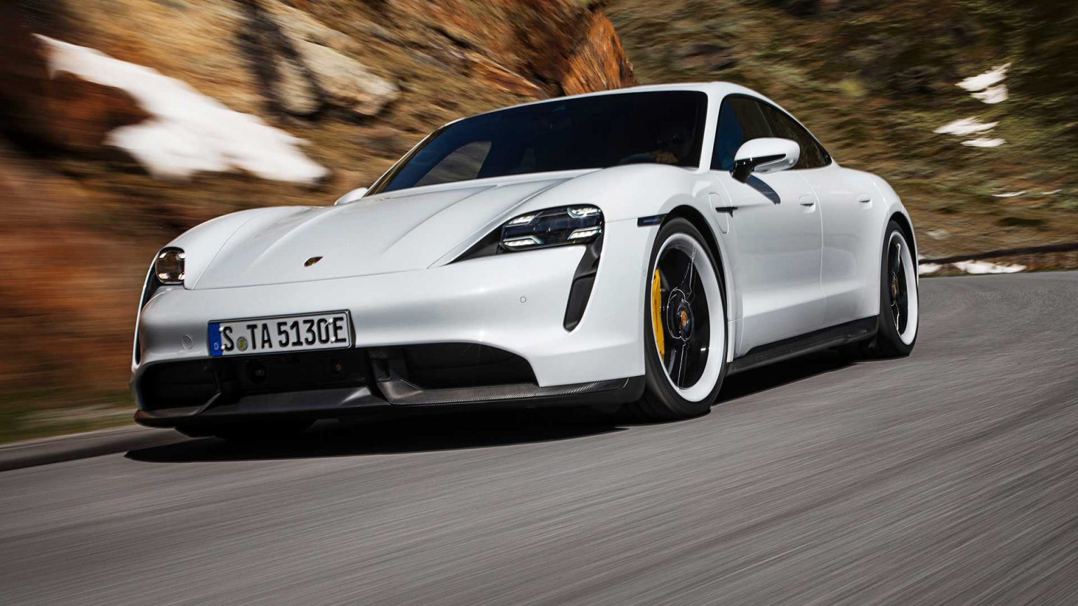 Porsche Taycan Turbo hayranlarını hayal kırıklığına uğrattı!
