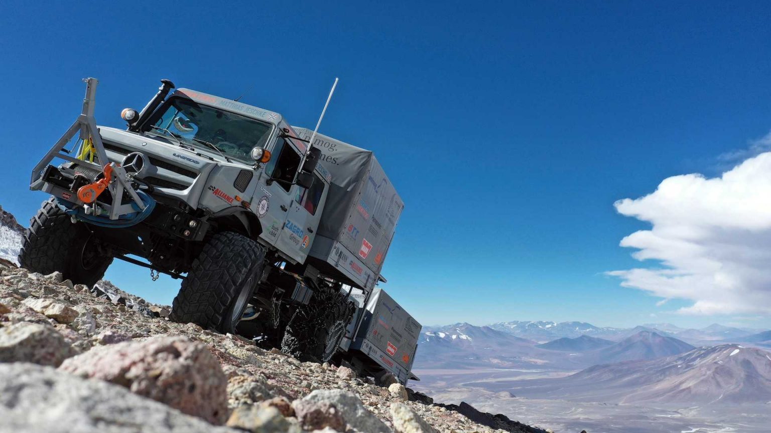 Mercedes Unimog yeni tırmanma rekoru kırdı!