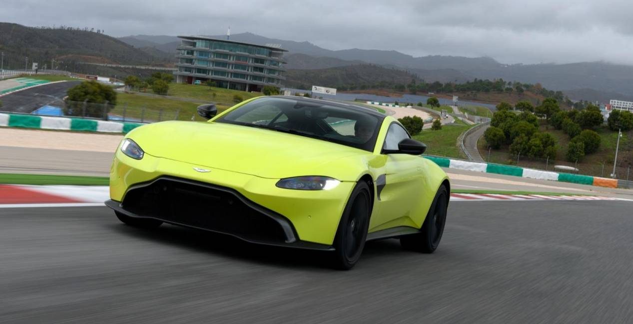 Maddi krize düşen Aston Martin elektrikli planlarını ertelemek zorunda kaldı