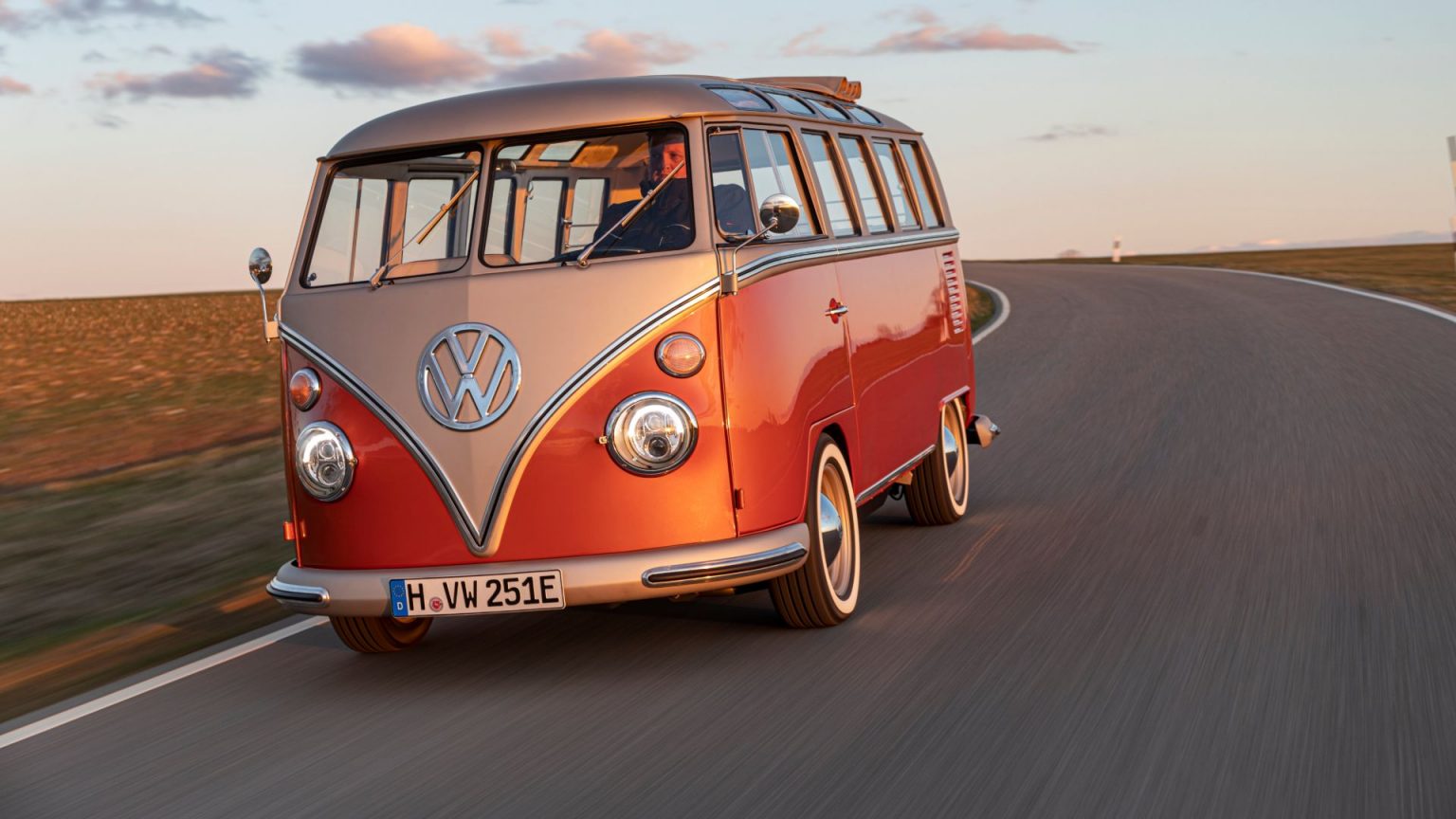 VW’nin klasik T1 modeli ‘e-Bulli’ adıyla elektrikliye dönüştürüldü