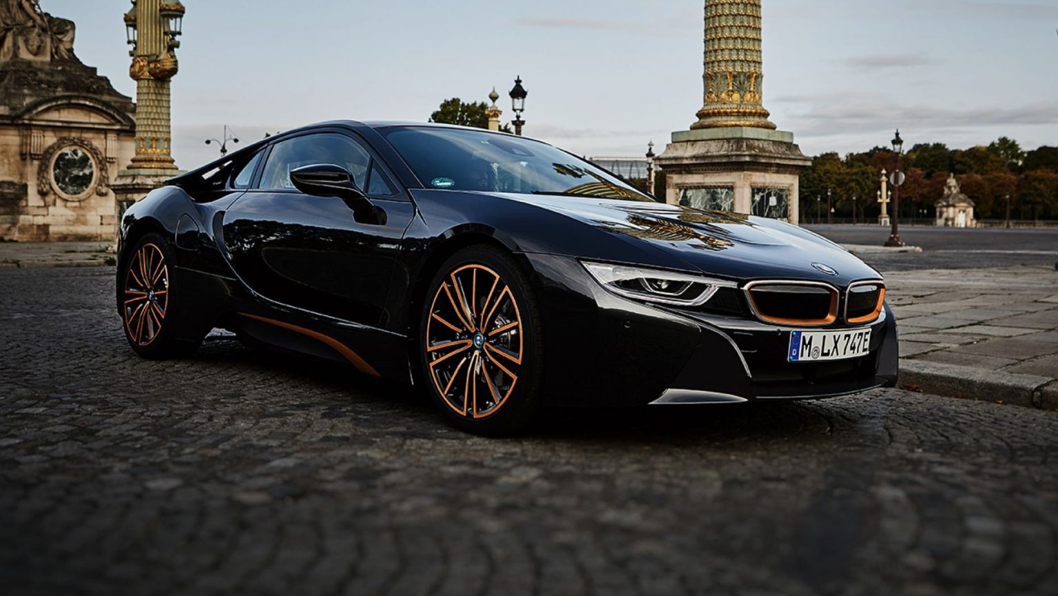 BMW tepki çeken Koronavirüs temalı paylaşımını silip özür diledi