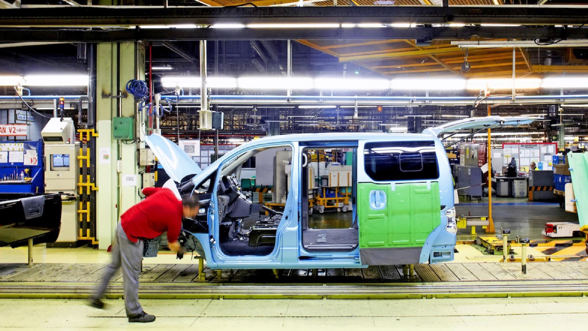 Nissan 3 bin fabrika çalışanını evine gönderdi